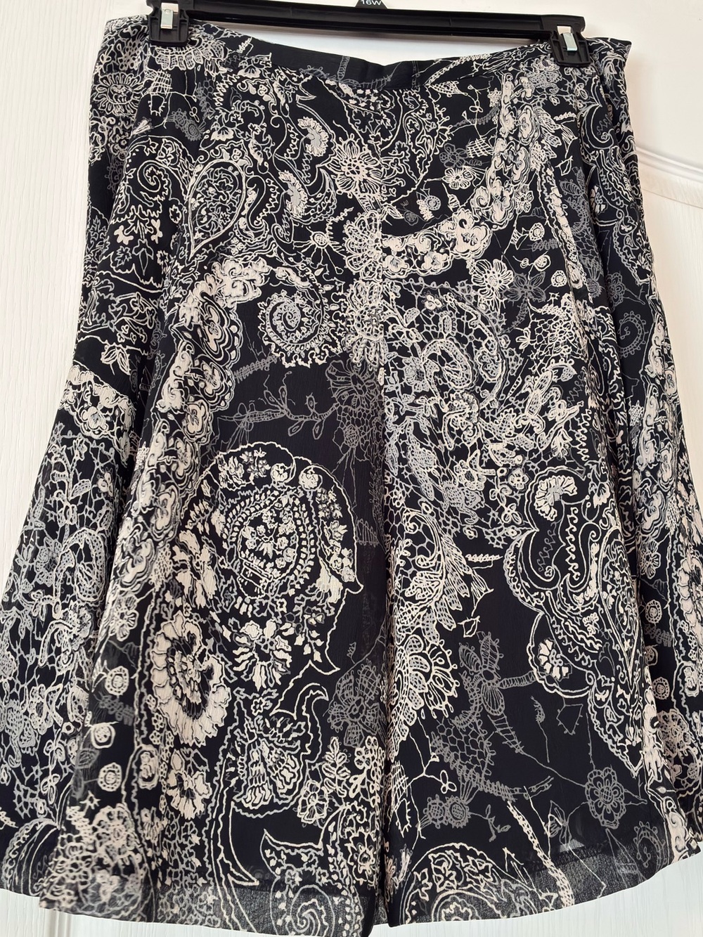 Liz & Co. Black & Cream Paisley Chiffon A-Line Women’s Skirt Fully Lined Size 14